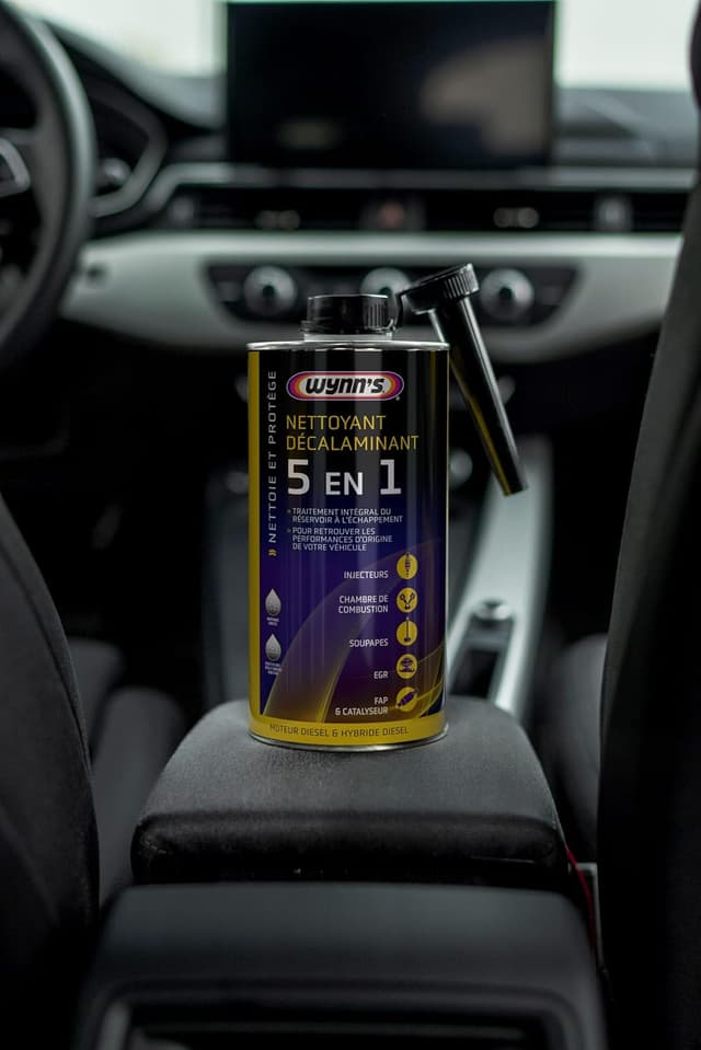 Detalle 2 de Wynn's Nettoyant DĂ©calaminant Diesel 1L đź›