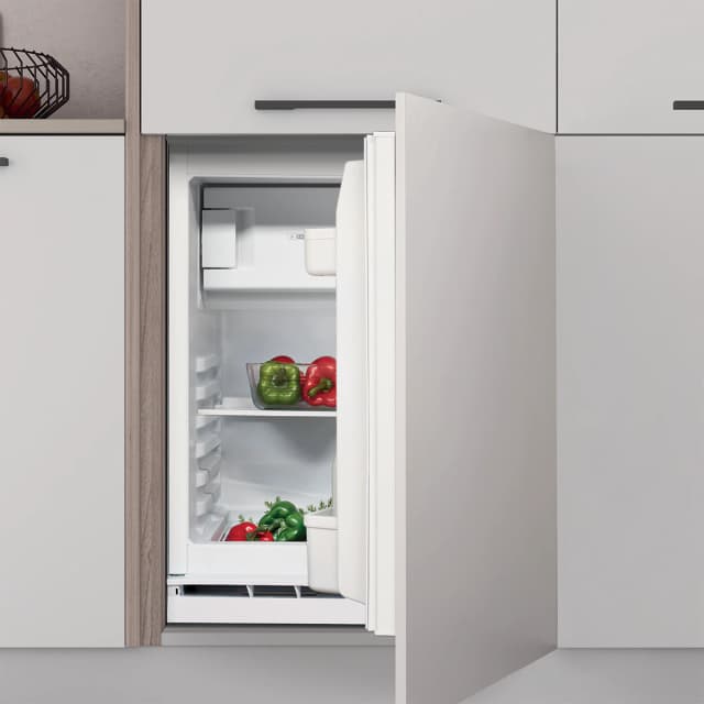 Detalle 2 de Indesit INBUF031: frigorífico bajo encimera integrable con congelador