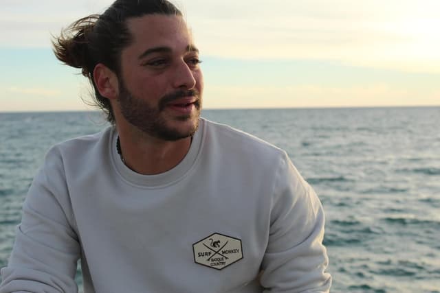 Detalle de Surf Monkey felpa classica con scollo rotondo e patch ricamato