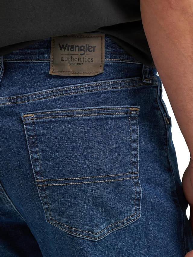 Detalle de Wrangler Authentics Big & Tall Classic Comfort-Waist Jeans for men