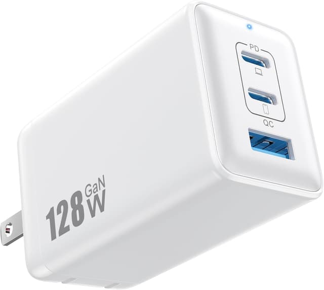 Detalle de 128W USB-C GaN III 3-Port Wall Charger (GaN III) — foldable 65W laptop adapter for MacBook, iPad, phones