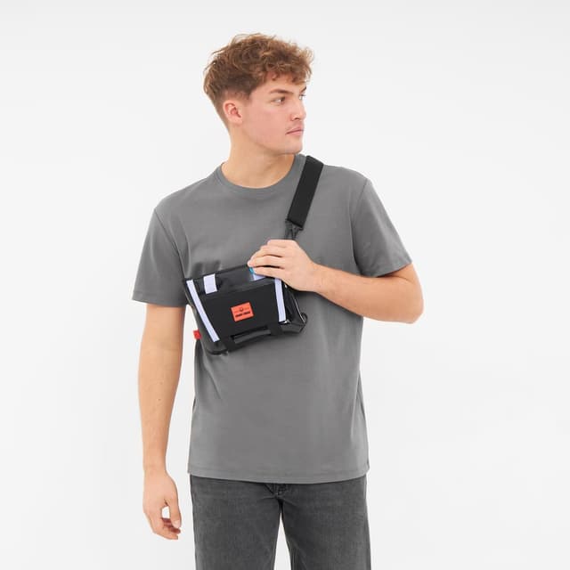 Detalle 2 de Johnny Urban Avery Brusttasche 1 L