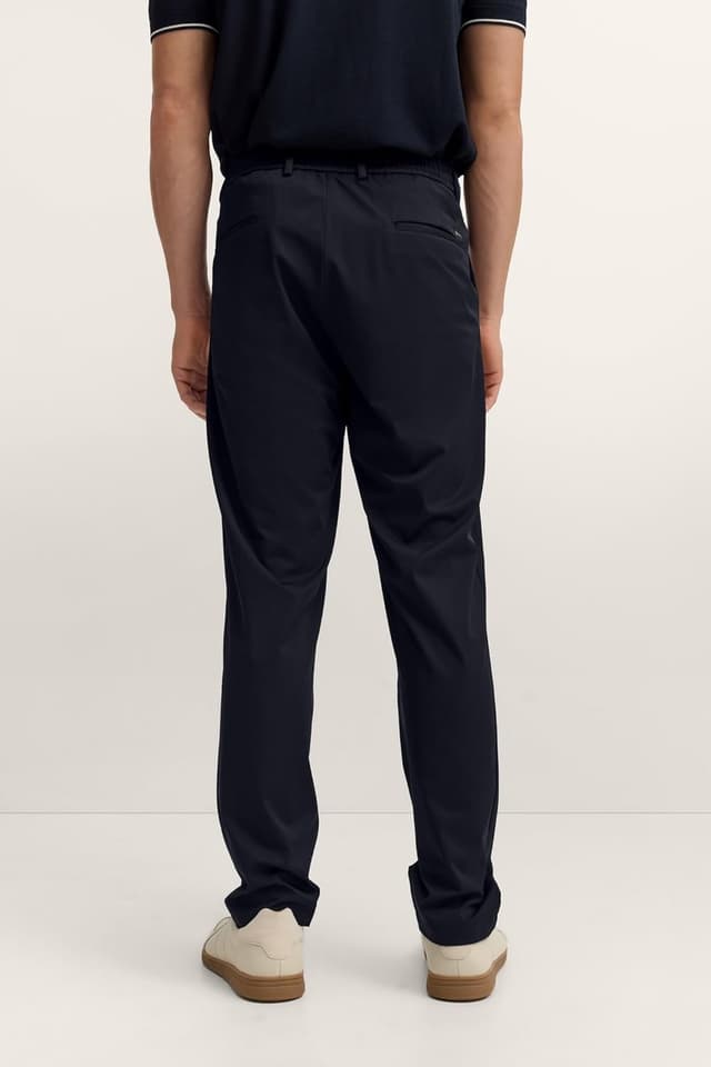 Detalle 2 de bugatti Herren Bundfaltenhose 1196-86842D – Tapered Fit Flexcity Performance Stretch mit Taschen