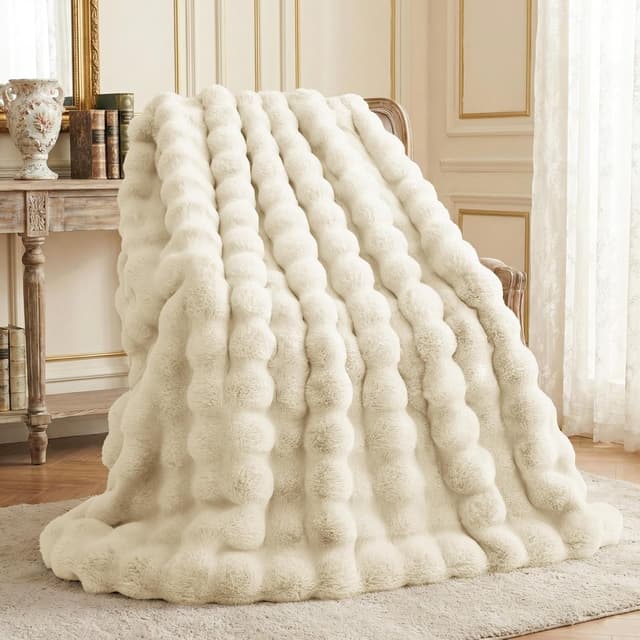 Detalle de L’AGRATY Faux Rabbit Fur Blanket 200x220cm