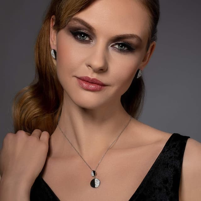 Detalle de Namana Boucles d’Oreilles Disque pour femme — grandes boucles rondes en acier inoxydable, cristaux Swarovski