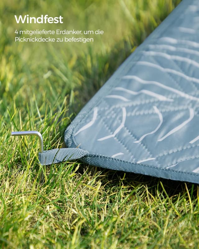 Detalle 2 de SONGMICS Picknickdecke GCM310Q03, 300 x 200 cm (hellblau) – wasserdicht & faltbar mit 4 Erdankern