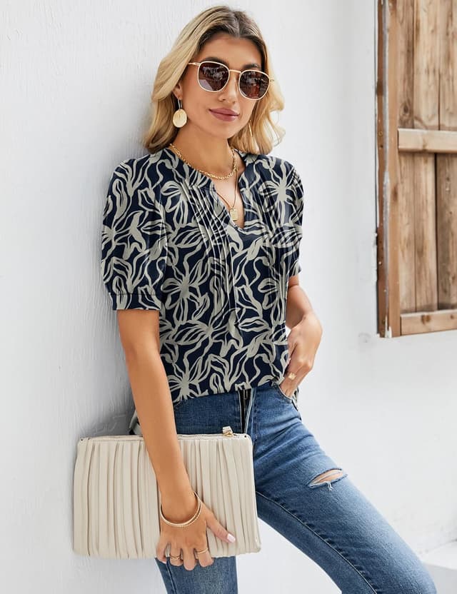 Detalle 2 de EFFAN women’s V-neck puff sleeve pleated tunic T-shirt with floral print