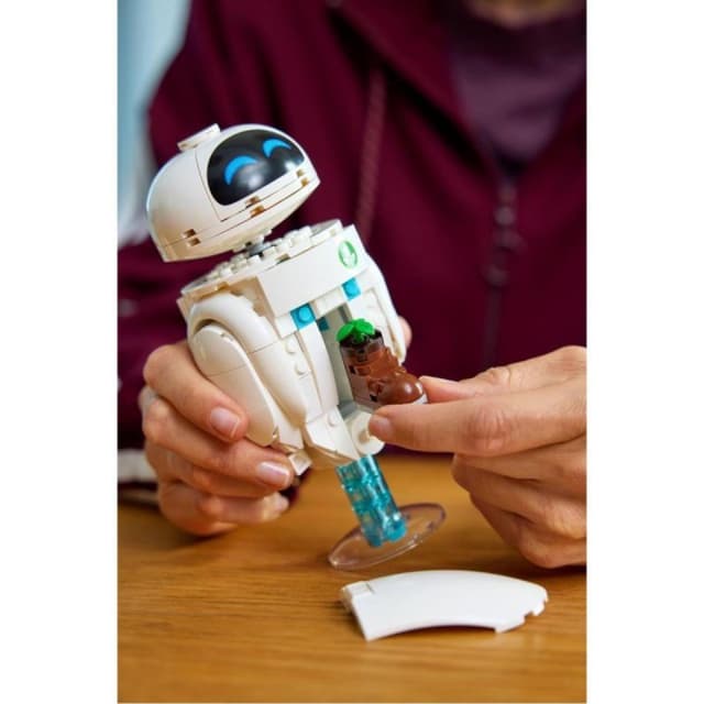 Detalle 2 de LEGO Disney WALL-E y EVE set de construcción con figuras móviles (811 piezas)