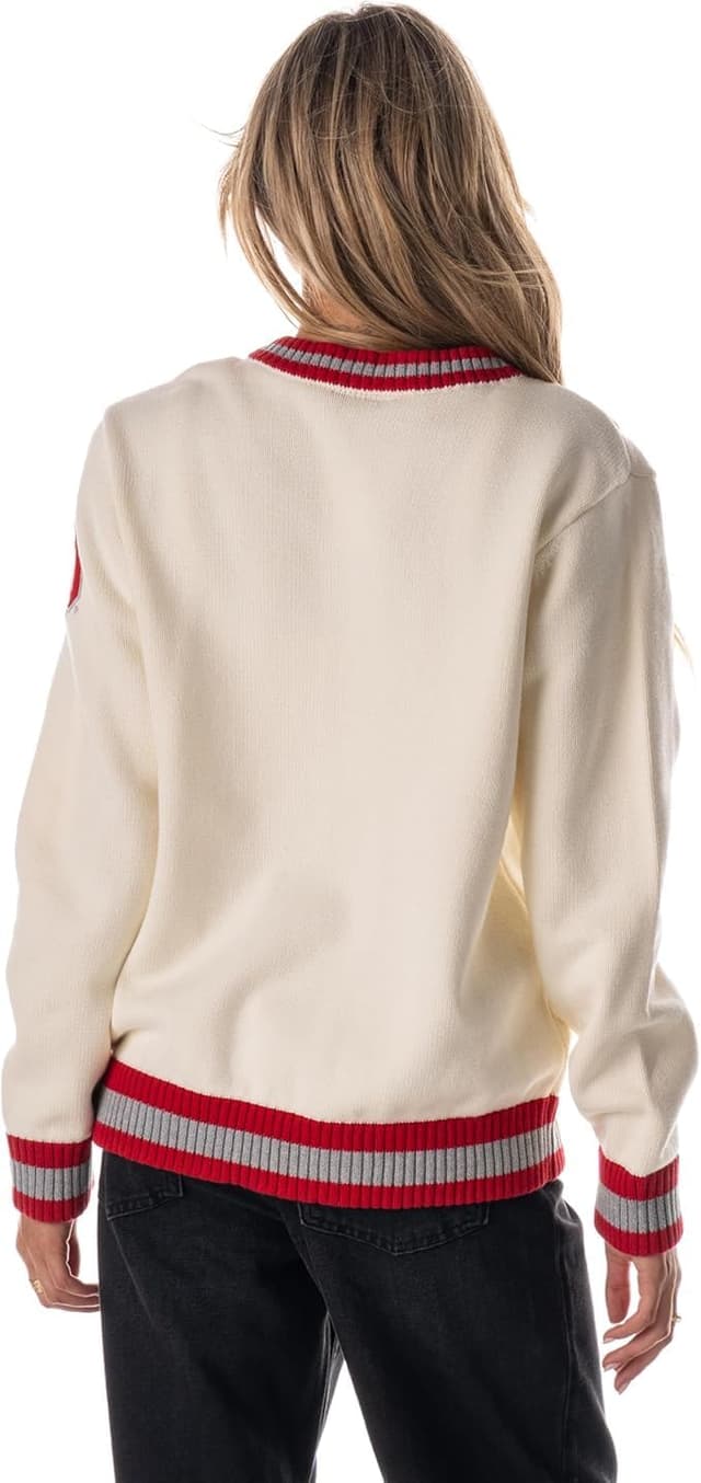Detalle de The Wild Collective Women’s Ohio State Jacquard V-Neck Sweater