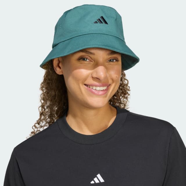 Imagen de Adidas Gorro pesquero 3 Stripes estampado leopardo 🧢 en OfertitasTOP
