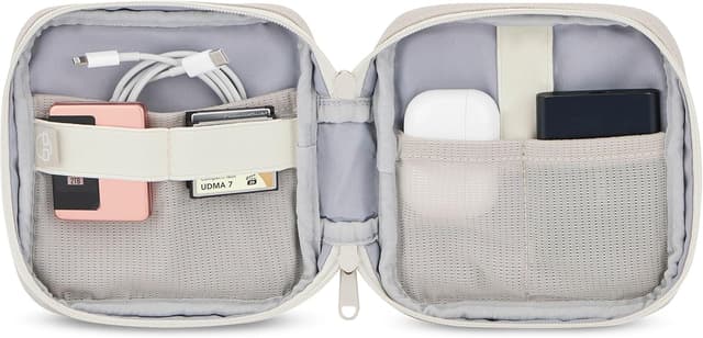 Detalle 2 de Johnny Urban Borsa Organizer per Cavi Ted beige, tech case elegante in materiale riciclato