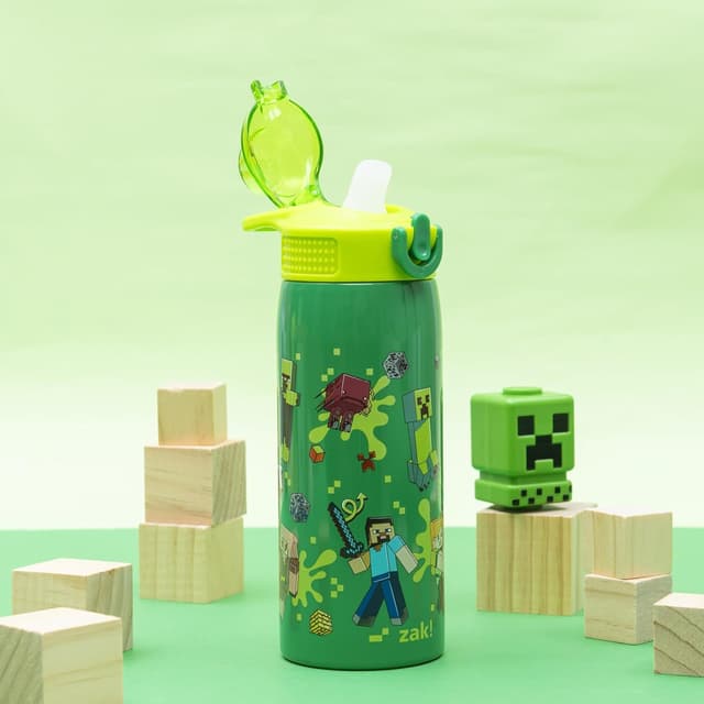 Detalle 2 de Zak Designs Minecraft Kids Water Bottle (19oz) — Stainless Steel Straw Bottle With Handle & Leak-Proof Spout Cover
