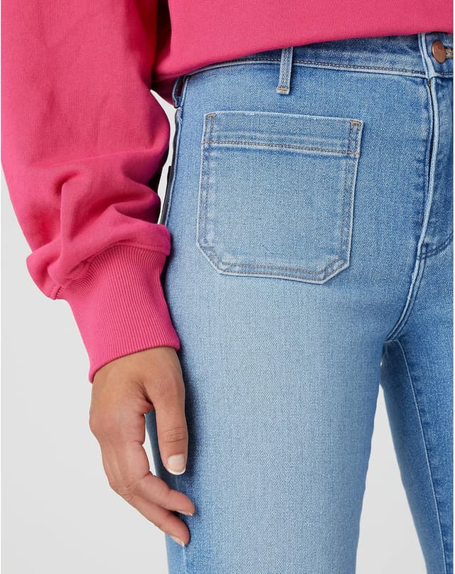 Detalle de Wrangler Women’s FLARE flared jeans in medium-stretch denim