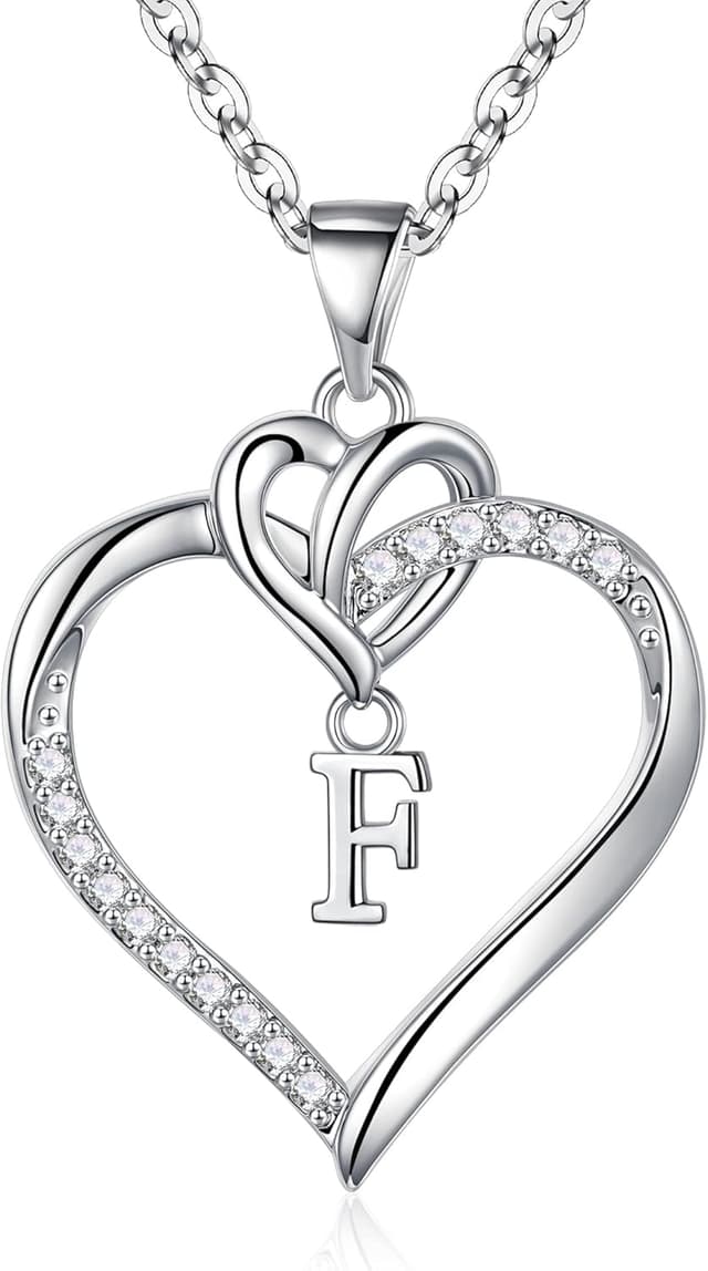 Detalle de TINGN Heart Initial Necklace (A–Z) in 14k Gold Plated with Cubic Zirconia Heart Pendant