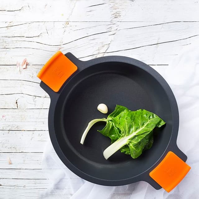 Detalle de bra-isogona BRA Efficient Cacerola Baja 32 cm