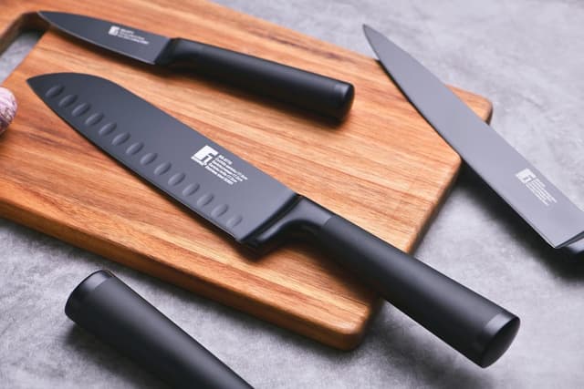 Detalle 2 de BERGNER Black Blade Cuchillo Chef de Acero Inoxidable🗡