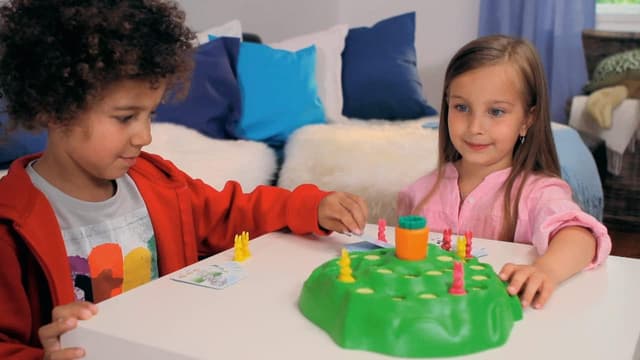 Detalle 2 de Ravensburger Funny Bunny Children’s Game (Age 4+) – 2 to 4 Players