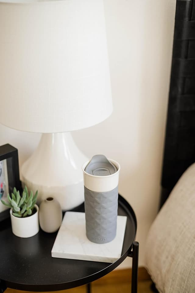 Detalle de Ello Ogden Travel Mug (Ceramic, BPA-Free) with Lid, 16 oz