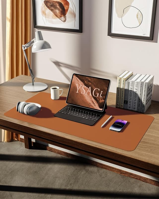 Detalle de YSAGi Schreibtischunterlage 80x40 cm aus PU-Leder – Premium Leder Mauspad XXL für Büro & Homeoffice (Braun)