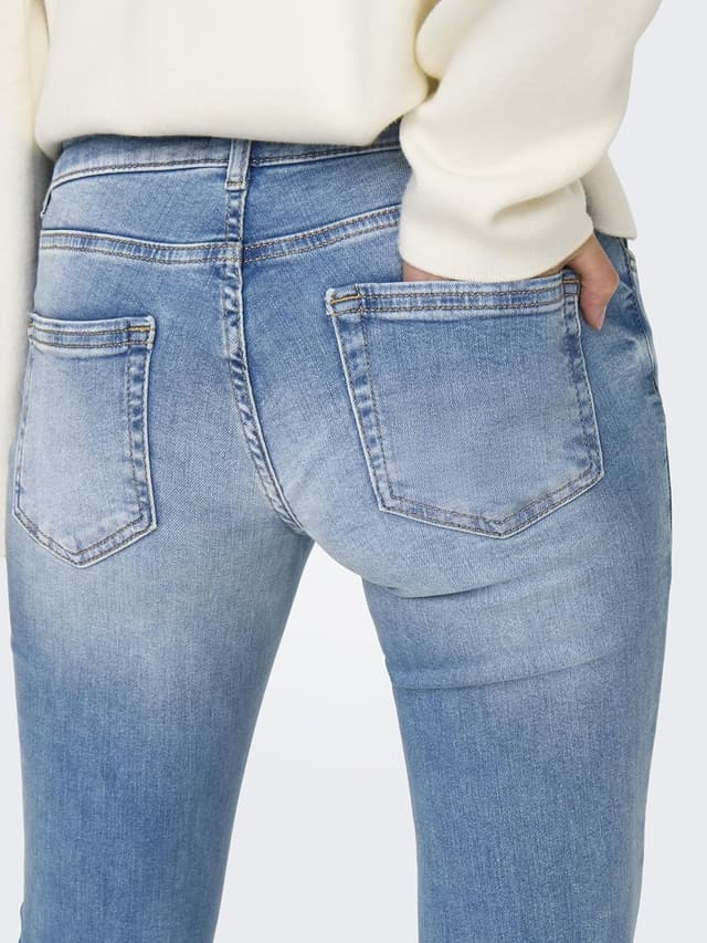 Thumbnail 6 de ONLY Female Flared-Jeans ONLBLUSH mit niedrigem Bund – Flared Fit aus Baumwolle