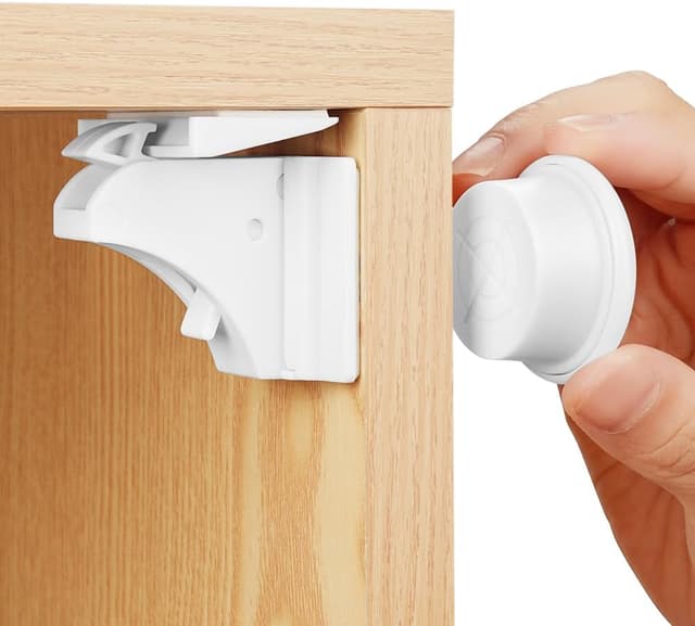 Detalle de HOTUT Magnetic Cupboard Locks (4 locks + 1 key) – invisible magnetic child safety for cabinets and drawers