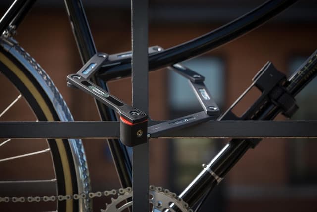 Detalle 2 de ABUS pochette de transport pour antivol ST 5700 uGrip Bordo (noir) : support pour une fixation sûre