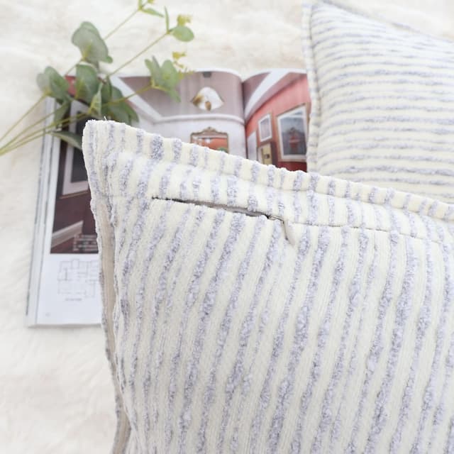 Detalle 2 de OYIMUA Pack of 2 Chenille Cushion Covers (45 x 45) in Blue Jacquard Stripe