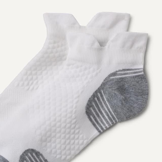 Detalle de Amazon Essentials Damen sportliche Funktions-Laufsocken (gepolstert, Fußgewölbestütze, 3 Paar)