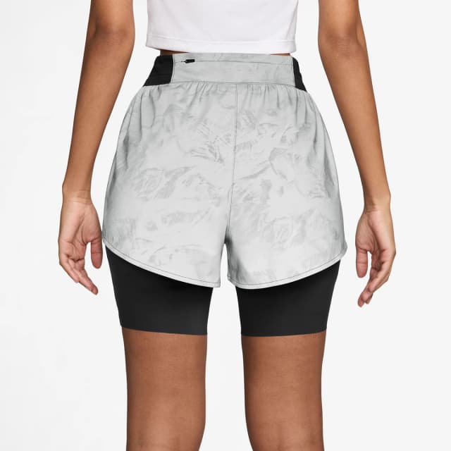 Detalle 2 de Nike Swift Pantalón corto 2 en 1