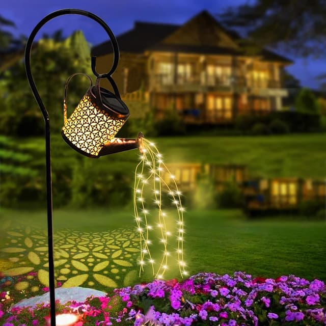 Detalle de ZKLiLi solar watering can with cascading lights – waterproof hanging garden lantern