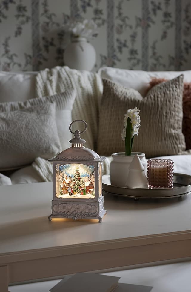 Detalle 1 de Konstsmide LED Snow Globe Christmas Market Scene 🎄