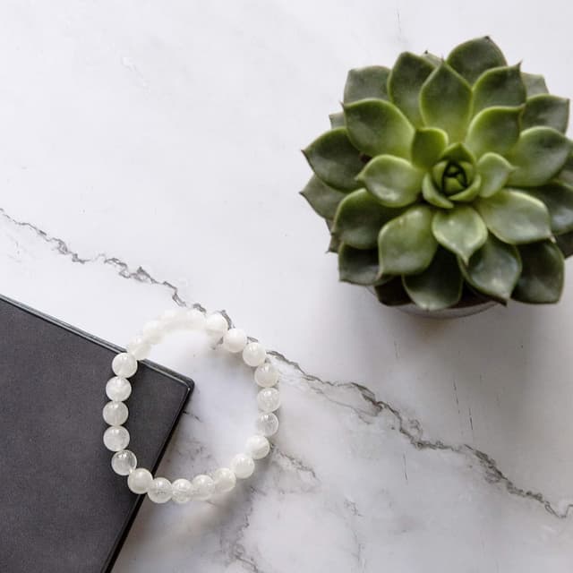 Detalle 2 de SIMPLÍ BASIC Natural Moonstone Healing Crystal Gemstone Bracelet (8mm beads) – Unisex adjustable elastic bracelet