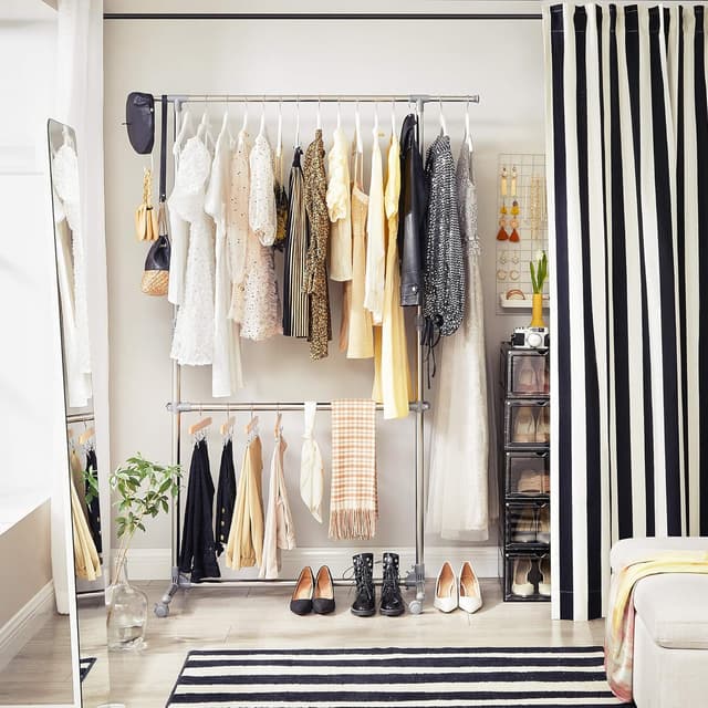 Detalle de SONGMICS Kleiderständer LLR401 mit Rollen, höhenverstellbar von 113 bis 198 cm