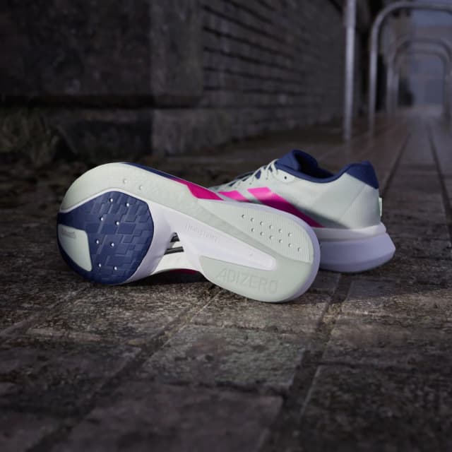 Detalle de adidas Adizero Boston 13 BMW Berlin Marathon 2025 en verde