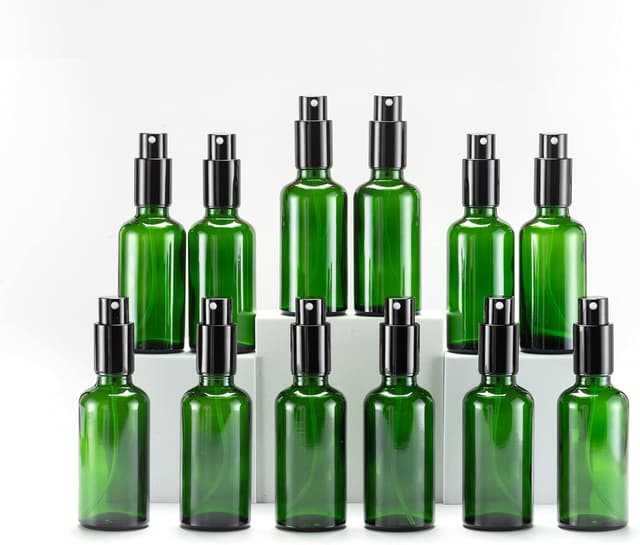 Detalle de YIZHAO Grün Sprühflasche aus Glas 50 ml (12er-Set) – Sprühkopf, UV-Schutz für ätherische Öle & Kosmetik