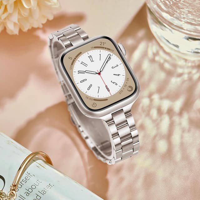 Detalle de Vamyzji slim stainless steel Apple Watch strap (42mm/41mm/40mm/38mm) with folding clasp