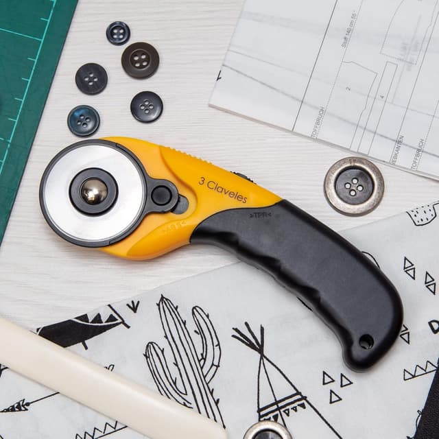 Detalle 2 de 3Claveles 216 Cúter rotativo 45 mm 17 cm