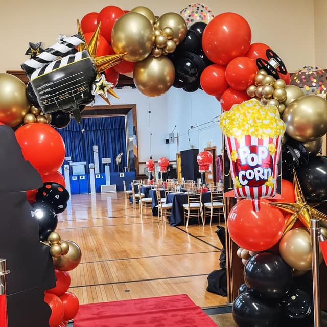 Detalle de Movie Night Party Balloons (35 pcs) Red, Black & Gold Confetti with Film Clapboard & Pop Corn Foil Balloon