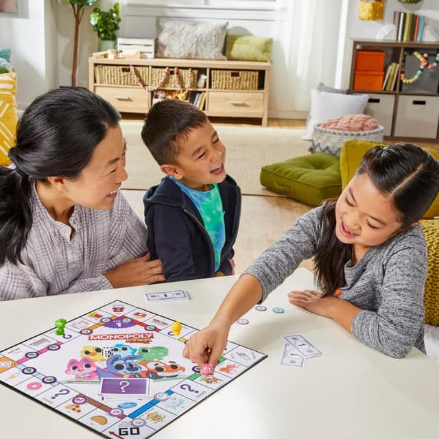 Thumbnail 6 de Monopoly Junior (Monopoly) – das klassische Brettspiel für Kinder ab 4 Jahren, mit 2-seitigem Spielplan
