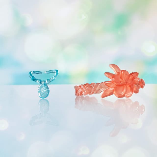 Detalle 1 de Hasbro Disney Princess Royal Shimmer Moana Doll with Fashion Skirt & Accessories