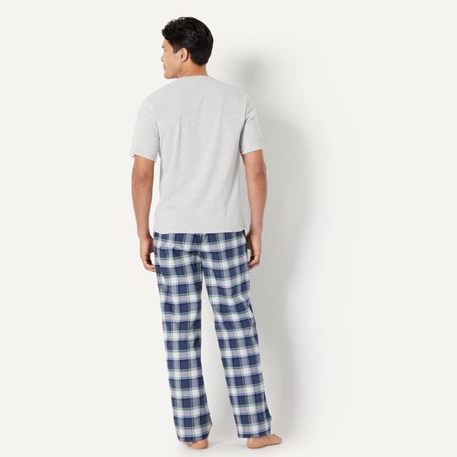 Detalle de Amazon Essentials Herren Pyjama-Set aus Baumwoll-Stretch-Popeline mit T-Shirt aus Baumwoll-Jersey