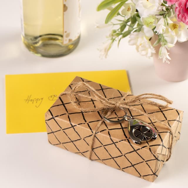 Detalle de com-four Portachiavi Angelo Custode con chip per carrello della spesa, design quadrifoglio (2 pezzi)