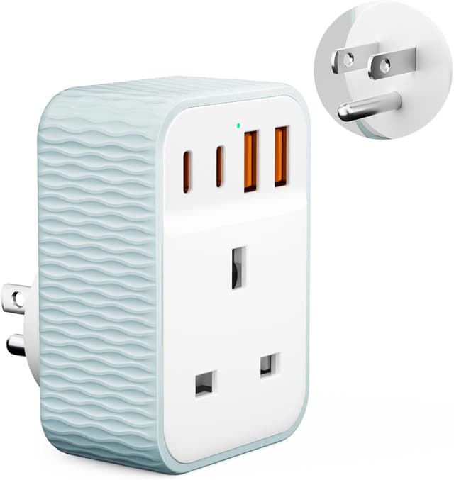 Detalle de UK to US plug adaptor 5 in 1 with USB