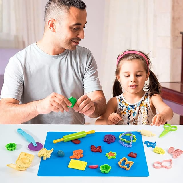 Detalle de Kids dough tools & cutters set (41 pieces) with rolling pin, moulds, scissors, play mat and storage bag