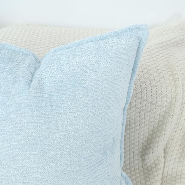 Detalle de OYIMUA set of 2 chenille cushion covers (50cm x 50cm) in light blue