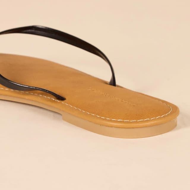 Detalle 2 de Amazon Essentials Femme Sandale Tong : confort en mousse à mémoire de forme et semelle antidérapante