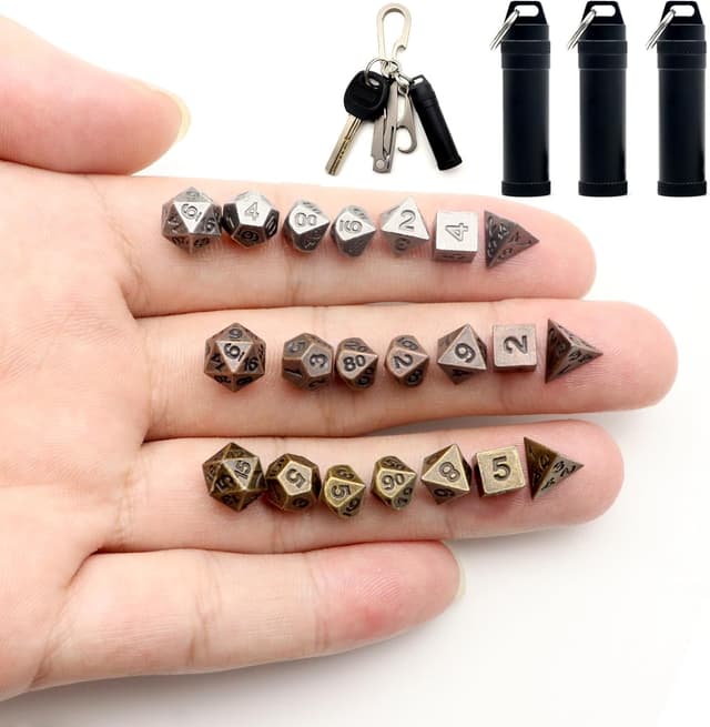Detalle de Haxtec Mini-Würfel-Set: winzige Metall-DND-Würfel mit Würfeletui, tragbar für Schlüsselanhänger (3 Sets)