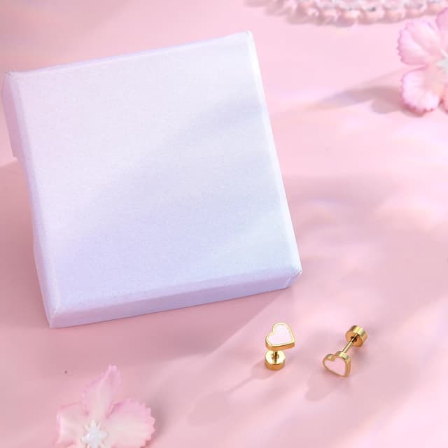 Detalle 2 de LOLIAS 20G Titan Herz Ohrstecker mit 14K Gold- oder Silber-Optik – hypoallergen, leicht & ideal zum Verschenken