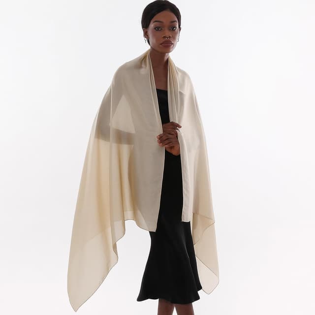 Detalle 2 de Sciarpa donna leggera in poliestere effetto seta Scilla Stole per primavera ed estate