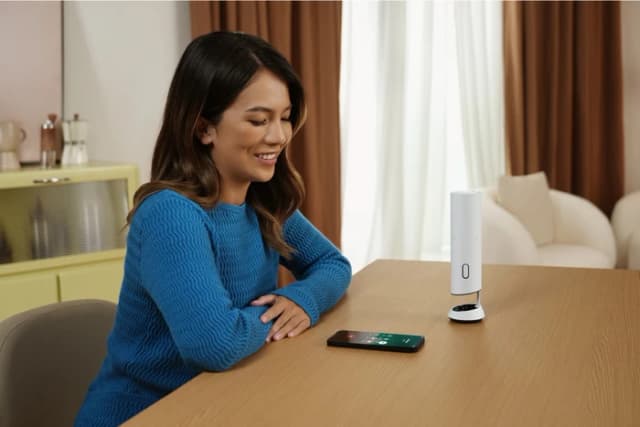 Detalle 2 de INSTA360 Wave Arctic White – smartes Konferenzmikrofon mit AI-Meeting-Assistent